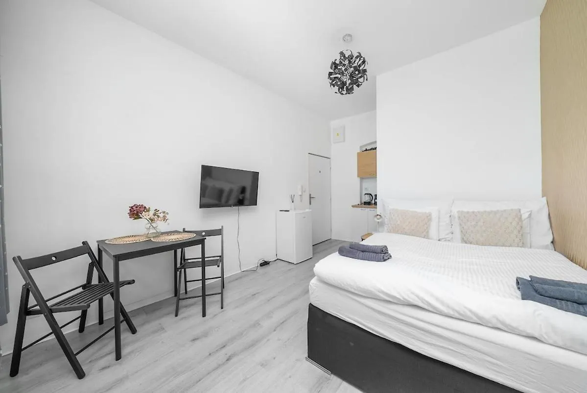 Cozy Studio Near City Praag 0*,